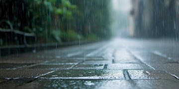 雨中漫步到底是什么调的歌？