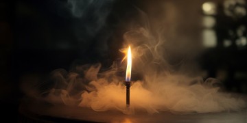 随烟消失的火花究竟是哪首歌？